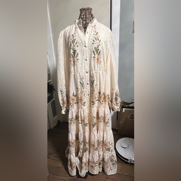 Anewsta Dresses & Skirts - Elegant Cream Floral Long Sleeve Dress